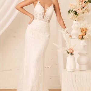 Lulu's White Sleeveless Plunge Gown